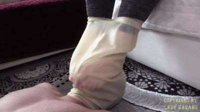 Lady Karames Kingdom - Moist feet of your Goddess in your Latex mask