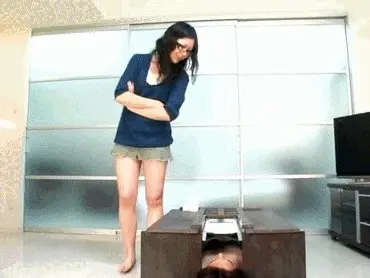 Toilet Slaves Scatology - A quick squat piss and scat