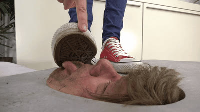 Madame Marissa - Face in the floor is used as a doormat