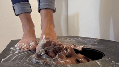 Madame Marissa - Messy foot feeding for the face in the floor