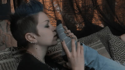 FeetExtreme - Charming Feet and a Loving Tongue (SD MP4 version)