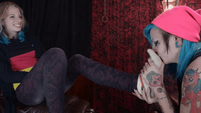 FeetExtreme - Sis likes to lick