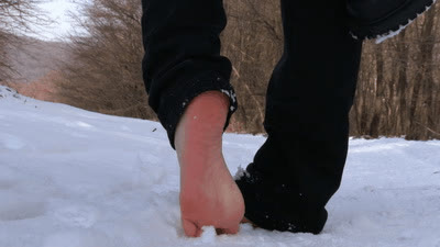 FeetExtreme - Frosty Barefoot Walk