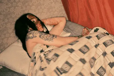 Sweet Betty Parlour - Why I pooped in the bed?