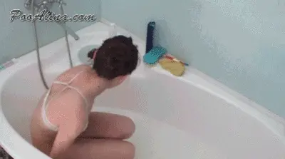 PooAlina - Alina diarrhea and fart in the water