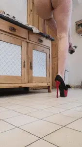 Mistress Jardena - Shitting in heels