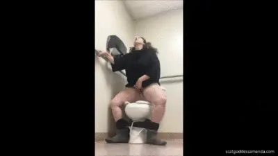 Scat Goddess Amanda - Follow Me to Pee in Gray Boots