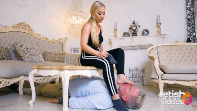 FETISHTAINMENT Femdom & Fetish - The slave should suffer from my socks and bare feet