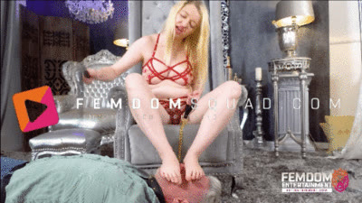 FETISHTAINMENT Femdom & Fetish - I whip him and he licks my feet!