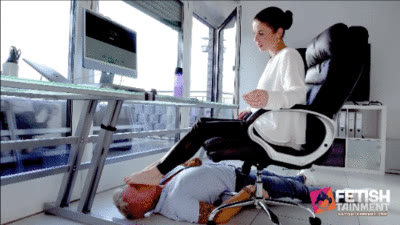 FETISHTAINMENT Femdom & Fetish - am the boss and have the slave under my desk