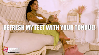 FETISHTAINMENT Femdom & Fetish - Lady Nisha: Refresh your hot feet with your slaves tongue