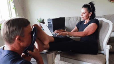 World Goddess - Smelly nylon feet