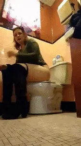 Voyeur House - Krystal November 18 Pub potty