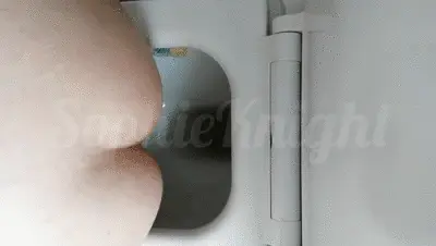SophieKnight - Quick dump in the toilet