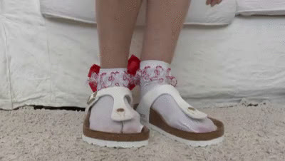 Lady Victoria Valente - Drop pads in toe separator slippers with and without socks