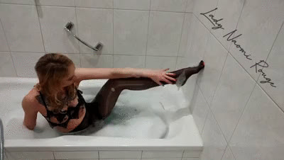 Lady Naomi Rouge - Ripping Pantyhose