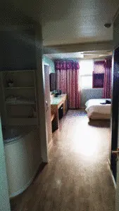 Kitty Skatt - Fancy Hotel Desk Shit
