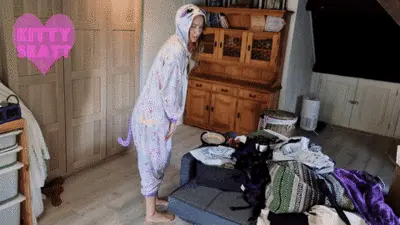 Kitty Skatt - Tidying up in diapers escalates