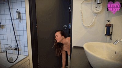 Kitty Skatt - Huge urgent log in sink