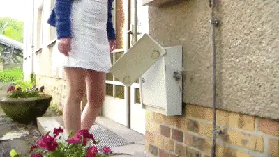 FraeuleinJonesxX - I left you a pisswet note in your letter box :P