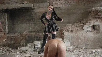 MissAlessaMilano - In the free seat he gets something from me