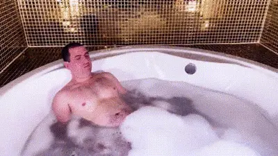 MissAlessaMilano - Goddess makes toilet as shower