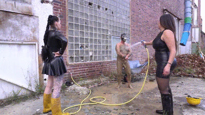 MissAlessaMilano - Cleaning dirty slave in cold water