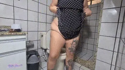 Nadja Azagthoth - BBW using the toilet 2