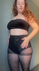 LadyVikkiWet - Nylon legs