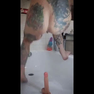 MommyMisfit & Hillbilly Femdom - Bath time shitty footjob joi