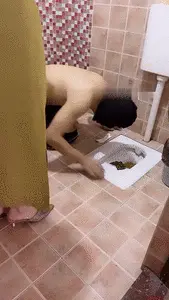 Chinese Scat Love - Half Naked Slave Knelt Down and Drank the Goddesss Pee Before Lying Down and Eating All the Shits i