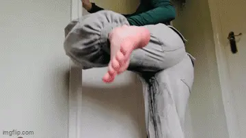 Naughtygirl1993 - Locked out of the bathroom and wet myself