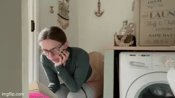 Naughtygirl1993 - Reading while going to the toilet