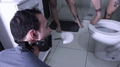 Mel Fire - Cleaning pretty girls toilet with his face! (HD)