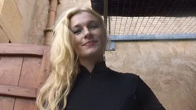 Scat and Piss Femdom - Mia masturbation and pee