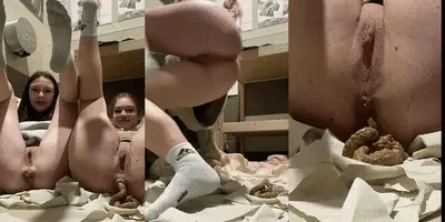 Natural Scat Girls - Two hot students do a double shit at home