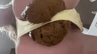 Love to Shit Girls - Bikini Push Huge Shit