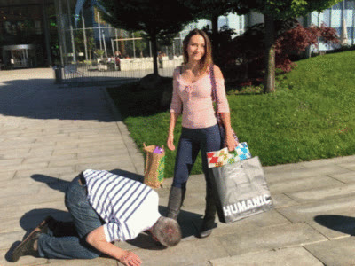 HERRIN LADY ANJA - Realsklave outet sich beim Shopping!