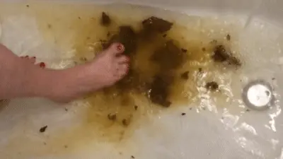 Poop and Pee Extreme Fantasy - Poop in the bathtub