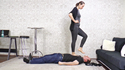 Boss Girls Productions - His body suffers under her feet!