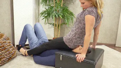 Boss Girls Productions - Slave in the smotherbox