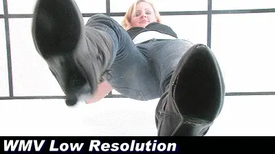 Boss Girls Productions - Julia flattens you (WMV Low Resolution)